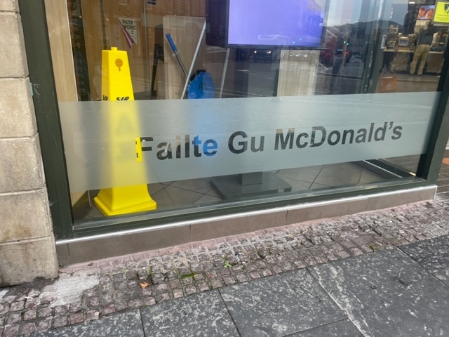 decal on a window saying failte gu McDonalds